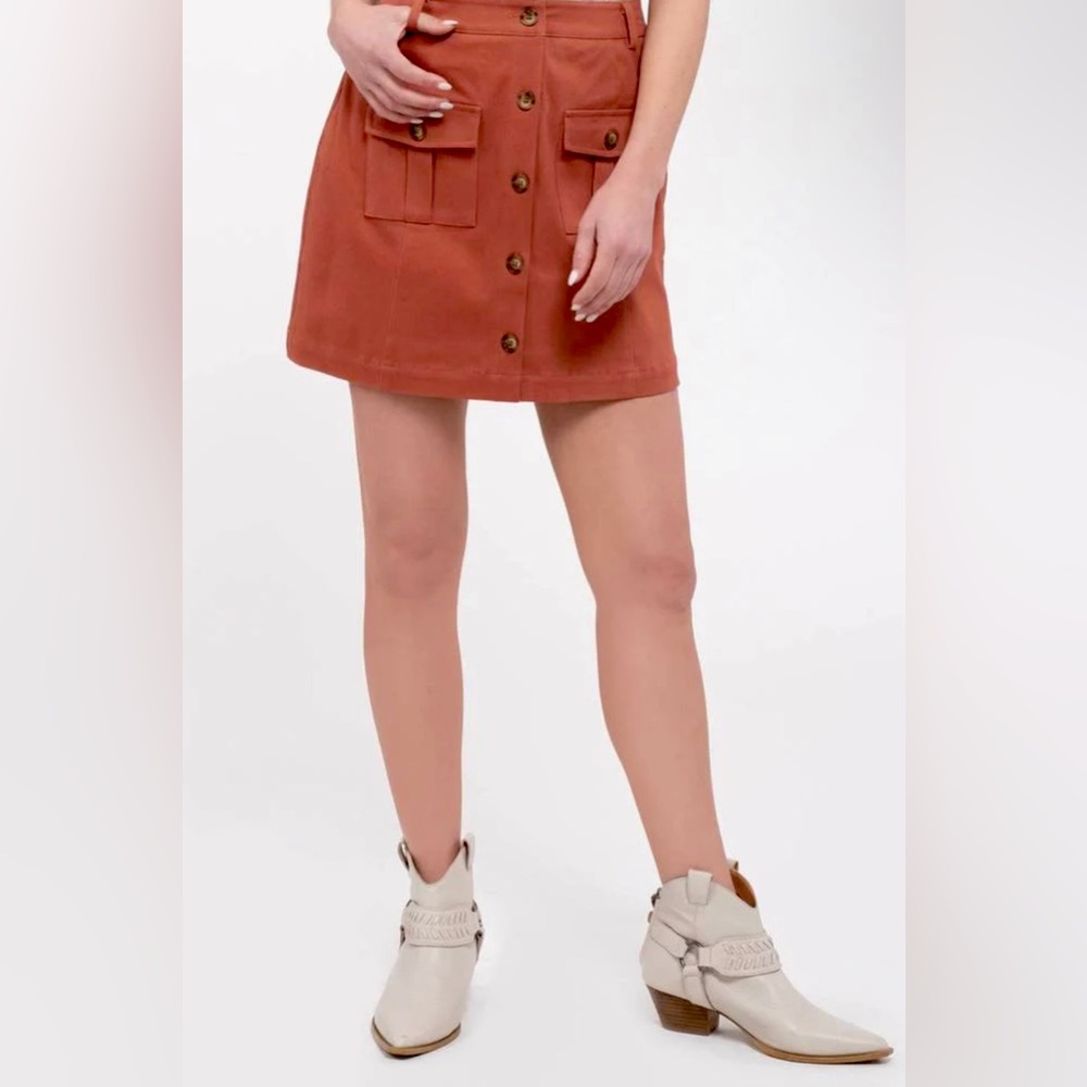NWOT Women's Button-Front, Flap Pocket Mini Skirt in Terracotta/Rust. Size S. - Picture 2 of 6